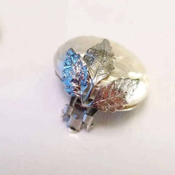 Vintage Pearlized Earrings with layered leaf design - Picture 3 of 10